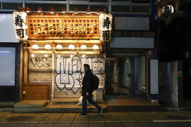 January 10, 2021, Tokyo, Japan: A man wearing a face mask leaves Kabukicho (the red-light district of Tokyo) after the establishments closed at 8 pm to stop the COVID-19 infections in the capital. Tokyo reported 1,494 new COVID-19 cases on January 10; following four days of over 2,000 cases, the daily infections count dropped for the first time after the state of emergency was declared in Tokyo, Kanagawa, Saitama, and Chiba prefectures. Tokyo Japan - ZUMAm191 20210110_zap_m191_023 Copyright: xRodrigoxReyesxMarinx