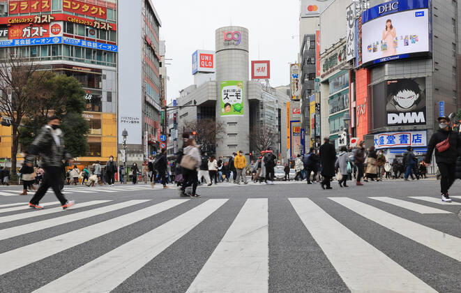 January 11, 2021, Tokyo, Japan -People cross a road at Shibuya fashion district amid outbreak of the new coronavirus in Tokyo on Monay, January 11, 2021 on a national holiday, Coming-of-Age Day. Prime Minister Yoshihide Suga declared a state of emergency on Tokyo and three neighboring prefectures. (151812249)