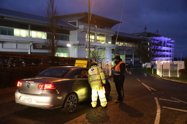 . 11 01 2021. Epsom, United Kingdom. The Covid 19 vaccination hub at the Epsom Racecourse in Surrey, as mass vaccinations start across the UK today .  xStephenxLockx xi-Imagesx IIM-21977-0002