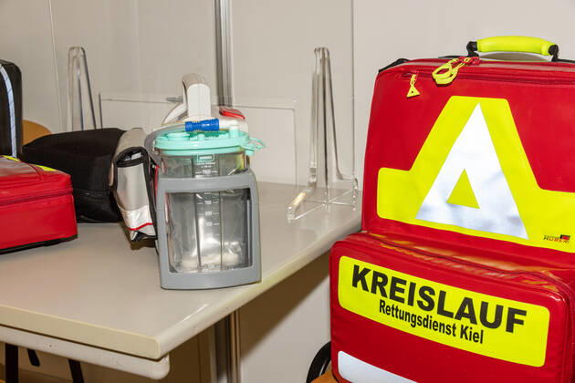 Kiel 11. Jan. 2021 Die neue Lieferung des Corona-Impfstoffes für das Impfzentrum Kiel ist eingetroffen. Ab morgen den 12. Jan. 2021 können wieder Termine telefonisch oder per Internetportal für die Gruppe der über 80ig-jährigen vergeben werden.