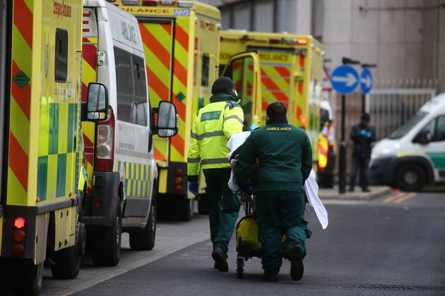 . 11 01 2021. London, United Kingdom. Lines of ambulances and patients arriving at the Royal London Hospital. The NHS is under severe pressure with the number of Covid cases rising. Royal London Hospital. Whitechapel.  xMarkxThomasx xi-Imagesx IIM-21978-0005