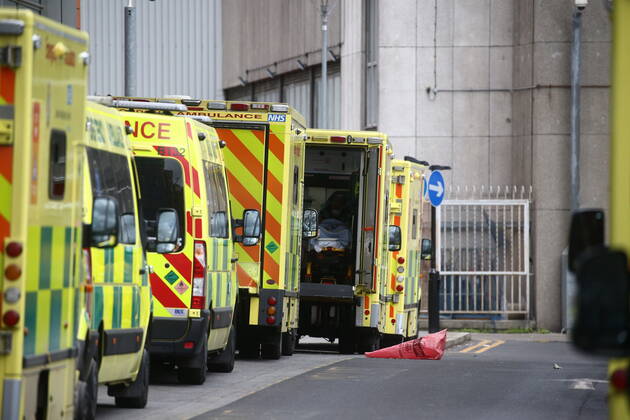 . 11 01 2021. London, United Kingdom. Lines of ambulances and patients arriving at the Royal London Hospital. The NHS is under severe pressure with the number of Covid cases rising. Royal London Hospital. Whitechapel.  xMarkxThomasx xi-Imagesx IIM-21978-0029