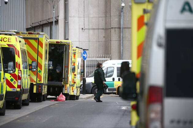 . 11 01 2021. London, United Kingdom. Lines of ambulances and patients arriving at the Royal London Hospital. The NHS is under severe pressure with the number of Covid cases rising. Royal London Hospital. Whitechapel.  xMarkxThomasx xi-Imagesx IIM-21978-0030