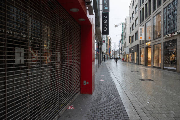 Niedersachsen, Hannover, Corona-Shutdown bis zum 31.Januar 2021 verlängert, geschlossene Geschäfte in der Innenstadt, leere City, Große Packhofstraße, ,