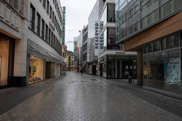 Niedersachsen, Hannover, Corona-Shutdown bis zum 31.Januar 2021 verlängert, geschlossene Geschäfte in der Innenstadt, leere City, Große Packhofstraße, ,