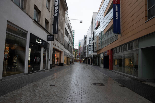 Niedersachsen, Hannover, Corona-Shutdown bis zum 31.Januar 2021 verlängert, geschlossene Geschäfte in der Innenstadt, leere City, Große Packhofstraße, ,