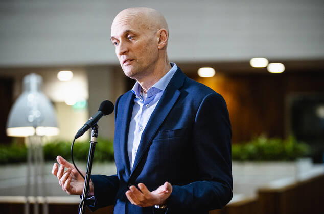 ROTTERDAM - Ernst Kuipers, voorzitter van het Landelijk Netwerk Acute Zorg, staat vanuit het universitair ziekenhuis Erasmus MC de pers te woord over de huidige stand van zaken op de intensive cares en verpleegafdelingen. ANP SEM VAN DER WAL Copyright: xHollandsexHoogtex xxANPx x427010809x