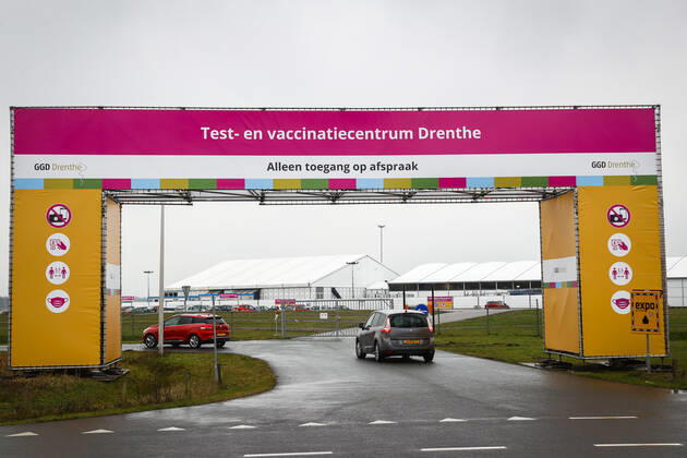 News Bilder des Tages ASSEN - Exterieur van de grote test- en vaccinatielocatie op het TT Circuit waar zorgmedewerkers zich laten testen en vaccineren tegen het coronavirus. De GGD s (Gemeenschappelijke Gezondheidsdiensten) in Amsterdam, Drenthe en Den Haag zijn met het vaccineren van zorgpersoneel begonnen. ANP VINCENT JANNINK Copyright: xHollandsexHoogtex xxANPx x427009696x