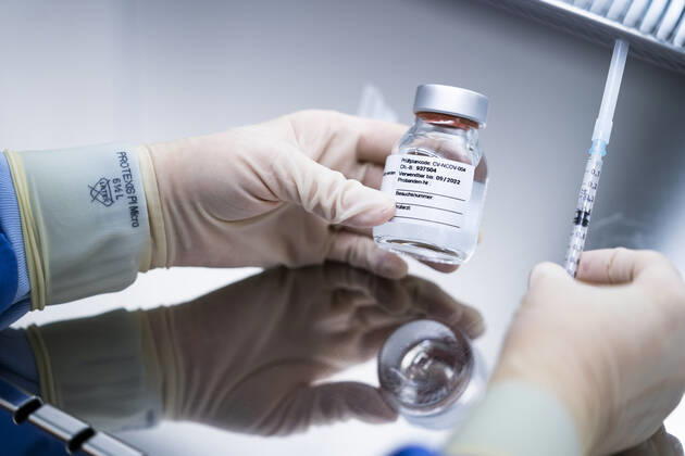 The corona vaccine from the German company CureVac is investigated in the Amsterdam UMC hospital in Amsterdam, The Netherlands, January 11, 2020. The hospital is looking for two thousand volunteers for research into this vaccine, in which the vaccine or a placebo is administered. ANP JEROEN JUMELET Copyright: xHollandsexHoogtex xxANPx x427005574x