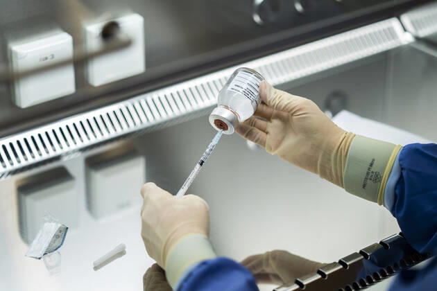The corona vaccine from the German company CureVac is investigated in the Amsterdam UMC hospital in Amsterdam, The Netherlands, January 11, 2020. The hospital is looking for two thousand volunteers for research into this vaccine, in which the vaccine or a placebo is administered. ANP JEROEN JUMELET Copyright: xHollandsexHoogtex xxANPx x427005597x