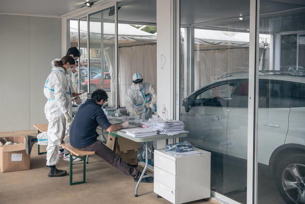 News Bilder des Tages Sicily, Messina, the screening campaign and the procedures for carrying out swabs to monitor the progress of infections. both citizens and those passing through the island are subjected to the test. Editorial Usage Only  Copyright: xFRANCESCOxALGERIx xIPAx