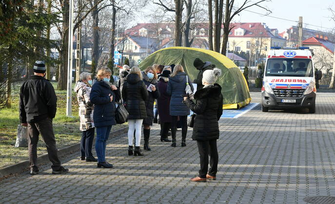 News Bilder des Tages Screening teachers for COVID-19 in Krakow Screening teachers for COVID-19 on January 11, 2021 in Krakow, Poland. EN_01460168_0033 