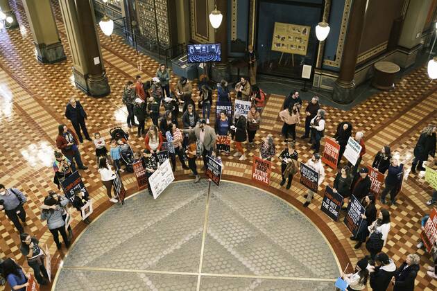 January 11, 2021, Des Moines, Iowa, U.S: People gather in the Rotunda of the Iowa State Capitol in Des Moines. Hundreds of Iowans from across the state came to the State Capitol to protest the Governor s COVID-19 mitigation efforts. The Coronavirus (SARS-CoV-2) mitigation guidelines include a mask mandate indoors when it isn t possible to social distance. But the Governor specifically exempted the State Capitol. No one in the crowd wore a mask and there was no effort to follow social distancing guidelines. There were also anti-Vaxxers in the crowd who protested the vaccine efforts and said vaccines were unsafe. Des Moines U.S. - ZUMAk94_ 20210111_zaf_k94_002 Copyright: xJackxKurtzx
