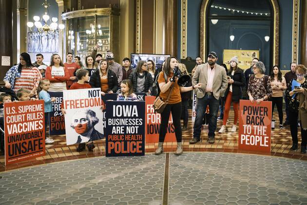 January 11, 2021, Des Moines, Iowa, U.S: A speaker talks about freedom and mask mandates in the Rotunda of the Iowa State Capitol in Des Moines. Hundreds of Iowans from across the state came to the State Capitol to protest the Governor s COVID-19 mitigation efforts. The Coronavirus (SARS-CoV-2) mitigation guidelines include a mask mandate indoors when it isn t possible to social distance. But the Governor specifically exempted the State Capitol. No one in the crowd wore a mask and there was no effort to follow social distancing guidelines. There were also anti-Vaxxers in the crowd who protested the vaccine efforts and said vaccines were unsafe. Des Moines U.S. - ZUMAk94_ 20210111_zaf_k94_003 Copyright: xJackxKurtzx