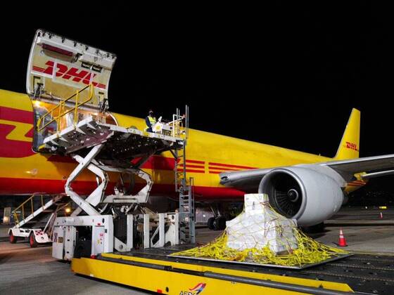 News Bilder des Tages Coronavirus in Costa Rica, DHL Flugzeug liefert Impfstoffe zum Juan Santamaria Airport in Alajuela January 11, 2021: Un tercer lote de vacunas contra la covid-19 aterrizo la noche de este martes en el aeropuerto Juan SantamaroÂ­a, con un total de 33.150 dosis del foÂ¡rmaco desarrollado por Pfizer y BioNTech. Foto: Presidencia para LN - ZUMAla2_ 20210111_zaa_la2_002 Copyright: xLaxNacionx