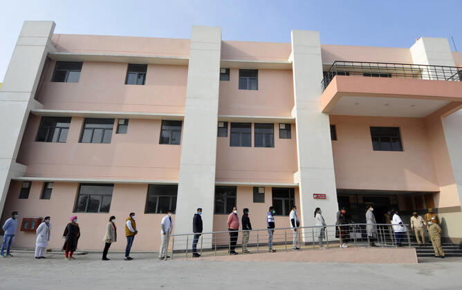 NOIDA, INDIA - JANUARY 11: Volunteers queue during a dry-run of Covid-19 vaccine at Bhangel CHC hospital, on January 11, 2021 in Noida, India. Prime Minister Narendra Modi on Monday spoke on India s vaccination plan ahead of the mega Covid-19 vaccination drive, which is set to start on 16 January, 2021. Around 3 crore healthcare workers and frontline workers will be vaccinated in the first phase of vaccination. In the 2nd phase, those above 50 years and those under 50 years with co-morbid conditions will be vaccinated, the Prime Minister said. (Photo by Sunil Ghosh Hindustan Times) Covid-19 Vaccine Dry Run