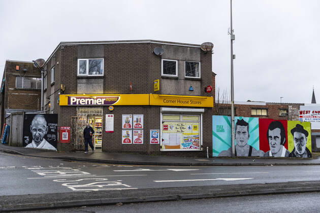 January 11, 2021, Newport, Wales, United Kingdom: A man wearing a face mask walks out of Premier convenience store in Wales. Newport United Kingdom - ZUMAs197 20210111_zab_s197_027 Copyright: xMayxJamesx