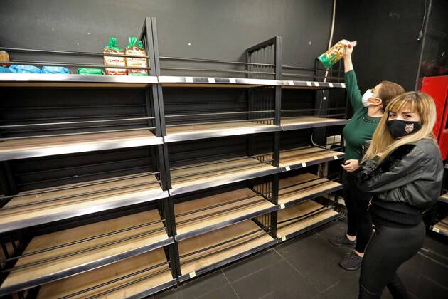 (210112) -- BEIRUT, Jan. 12, 2021 -- Photo taken on Jan. 11, 2021 shows a nearly empty bread section at a supermarket in Beirut, Lebanon, days ahead of a national COVID-19 lockdown. Lebanon s Higher Defense Council declared on Monday a state of emergency between Jan. 14-25 that includes a total lockdown in hope to restrict further spread of COVID-19, Al-Jadeed local TV channel reported. ) LEBANON-BEIRUT-COVID-19-LOCKDOWN BilalxJawich 