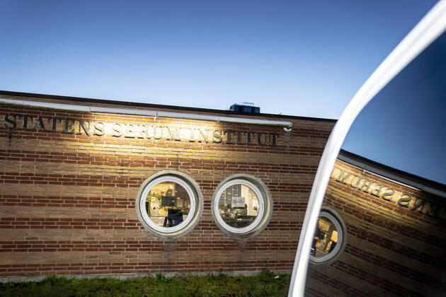 Statens Serum Institut i forbindelse med at Moderna covid-19 vacciner ankommer til SSI i Koebenhavn, tirsdag den 12. januar 2021. Der kommer 5000 doser som vil blive taget i brug i Region Syddanmark.. , Copenhagen Denmark Copyright: RitzauxScanpix MadsxClausxRasmussenx cop104 spdk20210112-084630-L