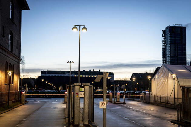 Statens Serum Institut i forbindelse med at Moderna covid-19 vacciner ankommer til SSI i Koebenhavn, tirsdag den 12. januar 2021. Der kommer 5000 doser som vil blive taget i brug i Region Syddanmark.. , Copenhagen Denmark Copyright: RitzauxScanpix MadsxClausxRasmussenx cop104 spdk20210112-084638-L