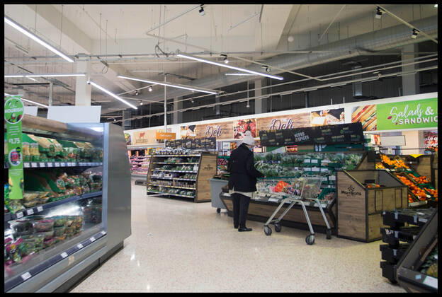 . 12 01 2021. London, United Kingdom. Compulsory Face Masks in Supermarkets. Morrisons will bar customers who refuse to wear face coverings from its shops amid rising coronavirus infections.  xMartynxWheatleyx xi-Imagesx IIM-21979-0003