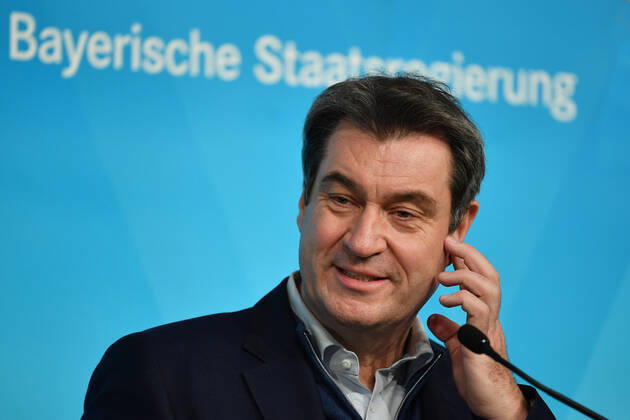 Markus SOEDER (Ministerpraesident Bayern und CSU Vorsitzender),Gestik, Einzelbild,angeschnittenes Einzelmotiv,Portraet,Portrait,Porträt. Pressekonferenz der Bayerischen Staatsregierung zur Coronalage nach Kabinettssitzung am 12.01.2021 im Prinz Carl Palais in Muenchen.