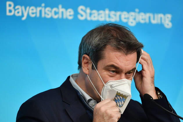 Markus SOEDER (Ministerpraesident Bayern und CSU Vorsitzender) mit Mundschutz,Maske , Einzelbild,angeschnittenes Einzelmotiv,Portraet,Portrait,Porträt. Pressekonferenz der Bayerischen Staatsregierung zur Coronalage nach Kabinettssitzung am 12.01.2021 im Prinz Carl Palais in Muenchen.