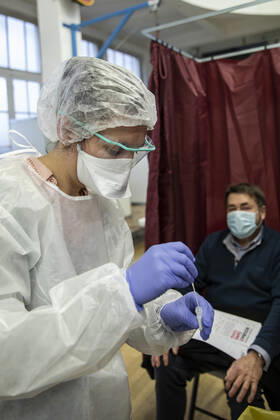 (210112) -- ROUBAIX, Jan. 12, 2021 -- A medical worker wearing protective equipment conducts a COVID-19 polymerase chain reaction (PCR) test during a mass COVID-19 testing operation in Roubaix, northern France, Jan. 11, 2021. A 6-day massive screening test for COVID-19 was organized in Roubaix from Monday. (Photo by Xinhua) FRANCE-ROUBAIX-COVID-19-MASS TESTING SebastienxCourdji 