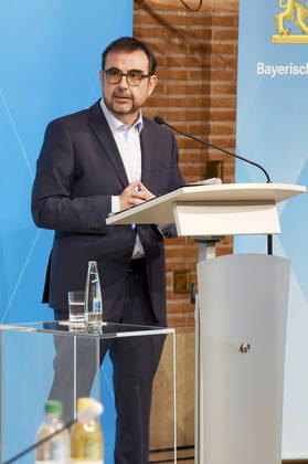 Klaus Holetschek bei der Pressekonferenz zu den aktuellen Entwicklungen der Corona-Pandemie und Verschärfung der Maßnahmen zu deren Eindämmung im Freistaat Bayern im Prinz-Carl-Palais. München, 12.01.2021