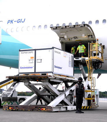 (210112) -- JAKARTA, Jan. 12, 2021 -- A plane carrying the third batch raw materials for Sinovac coronavirus vaccines arrives at Sukarno-Hatta International Airport in Tangerang, Indonesia, Jan. 12, 2021. A total of 15 million doses of raw materials of COVID-19 vaccine from the Chinese biopharmaceutical company Sinovac Biotech arrived at Indonesia s Soekarno-Hatta Airport on Tuesday, the National Disaster Management Agency said. All these raw materials will be brought to the office of the state vaccine manufacturing company Bio Farma in West Java for further process into ready-to-use doses of vaccine. TO GO WITH 15 mln doses of raw materials of Sinovac COVID-19 vaccine arrive in Indonesia ( Handout via Xinhua) INDONESIA-TANGERANG-COVID 