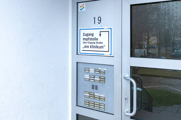 Impfstelle in Jena - Ab voraussichtlich 13.01.2021 soll in Jena ein Impfzentrum zur Verfügung stehen. Hier gab es Bedenken wegen der Eingangstreppe und der somit nicht gegebenen Barrierefreiheit - Jena Thüringen Deutschland