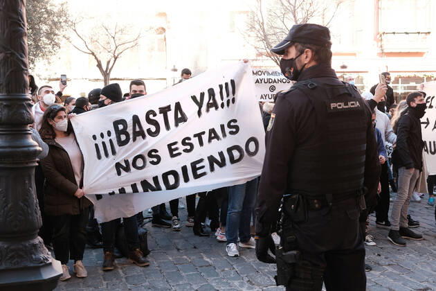 National Police officers escorted the demonstration called in front of the Consolat de Mar where several people held a banner with the slogan Enough! You are sinking us , in front of the Balearic Government headquarters in Palma de Mallorca, Balearic Islands (Spain), on January 12, 2021. Shouting Armengol resignation , the demonstrators protested against the restrictions approved by the autonomous Executive to stop the expansion of COVID-19 - in protest against the closure of bars and restaurants for 15 days -, despite the fact that the Government Delegation had banned the demonstration for health reasons. 12 JANUARY 2021;MALLORCA;BALEARIC ISLANDS;ARMENGOL RESIGNATION;RESTRICTIONS Isaac Buj LagenciaEP 01 12 2021 Palma de Mallorca, (Bal Copyright: xIsaacxBujx 3513786