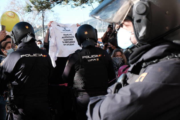 National Police officers escorted the demonstration called in front of the Consolat de Mar where several people held a banner with the slogan Enough! You are sinking us , in front of the Balearic Government headquarters in Palma de Mallorca, Balearic Islands (Spain), on January 12, 2021. Shouting Armengol resignation , the demonstrators protested against the restrictions approved by the autonomous Executive to stop the expansion of COVID-19 - in protest against the closure of bars and restaurants for 15 days -, despite the fact that the Government Delegation had banned the demonstration for health reasons. 12 JANUARY 2021;MALLORCA;BALEARIC ISLANDS;ARMENGOL RESIGNATION;RESTRICTIONS Isaac Buj LagenciaEP 01 12 2021 Palma de Mallorca, (Bal Copyright: xIsaacxBujx 3513787