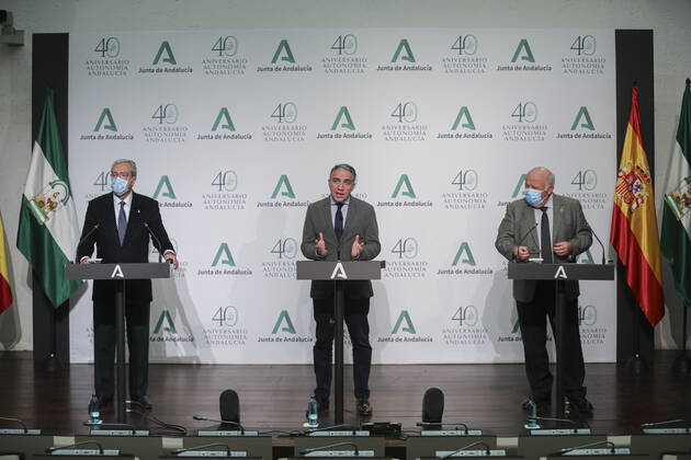 The Minister of Health and Families, Jesus Aguirre (d); the Minister of the Presidency, Public Administration and the Interior and Spokesperson of the Andalusian Government, Elias Bendodo (c); and the Minister of Economic Transformation, Rogelio Velasco (i) during the conference following the meeting of the Governing Council of the Andalusian Regional Government. At the Palacio de San Telmo, Seville (Andalusia, Spain), on January 12, 2021. 12 JANUARY 2021 Maria JosÃ Lopez LagenciaEP 01 12 2021 Seville (Andalusia) Seville (Andalusia) Spain Copyright: xMariaxJosÃ xLopezx 3513840