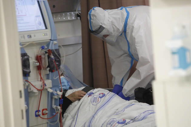 (210112) -- ASHKELON (ISRAEL), Jan. 12, 2021 -- A patient is treated in a COVID-19 isolation ward at Barzilai Medical Center in Ashkelon, southern Israel, on Jan. 12, 2021. Israel s Ministry of Health reported 9,242 new COVID-19 cases on Tuesday, bringing the total number in the country to 508,604. (Photo by Xinhua) ISRAEL-ASHKELON-COVID-19-CASES GilxCohenxMagen 