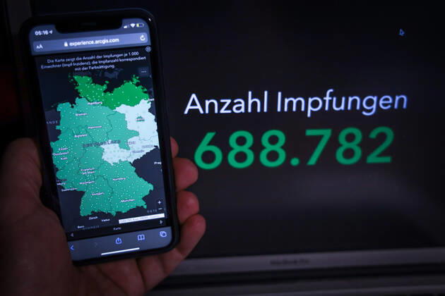 Coronavirus in Deutschland - COVID-19 Impfungen -Dashboard 13.01.2021: Esri Deutschland GmbH auf Basis des Digitalen Impfquotenmonitoring zur COVID-19-Impfung des RKI - Anzahl Impfungen 688.782