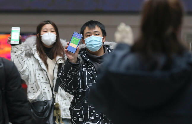 HARBIN, CHINA - JANUARY 12: Passengers present the health QR code on their smartphones at the exit of Harbin Railway Station on January 12, 2021 in Harbin, Heilongjiang Province of China.  Copyright: xVCGx CFP111313724933