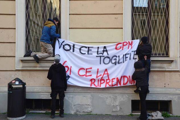 Milan, Liceo Manzoni. High school kids spend the night taking up high school Editorial Usage Only  Copyright: xDAVIDExCANELLAx xIPAx
