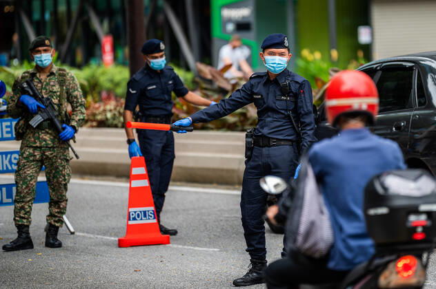 (210113) -- KUALA LUMPUR, Jan. 13, 2021 -- Police officers and soldiers check vehicles in Kuala Lumpur, Malaysia, Jan. 13, 2021. Malaysia announced tightening movement restriction measures to contain the spread of COVID-19 for two weeks starting from Wednesday, citing the country s health care system being at a breaking point. ) MALAYSIA-KUALA LUMPUR-COVID-19-MOVEMENT RESTRICTIONS ZhuxWei 