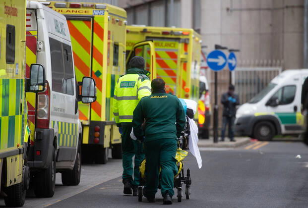 11 01 2021. London, United Kingdom. Lines of ambulances and a steady stream of patients arriving as the Covid-19 virus reaches a new peak. Royal London Hospital. Whitechapel.  Copyright: xMarkxThomasx xParsonsxMediax PAR-7018-0002