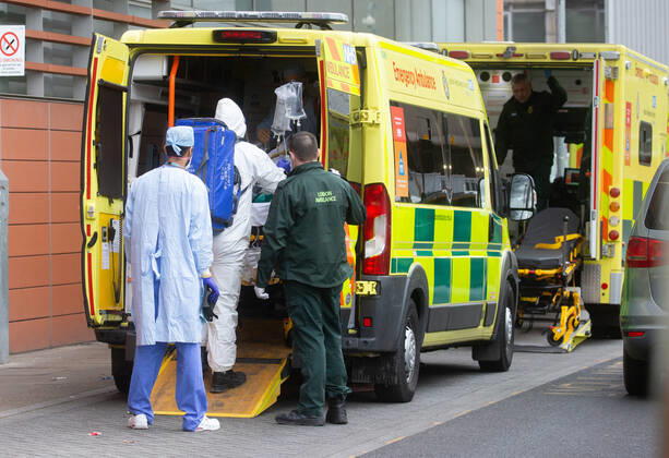 11 01 2021. London, United Kingdom. Lines of ambulances and a steady stream of patients arriving as the Covid-19 virus reaches a new peak. Royal London Hospital. Whitechapel.  Copyright: xMarkxThomasx xParsonsxMediax PAR-7018-0007