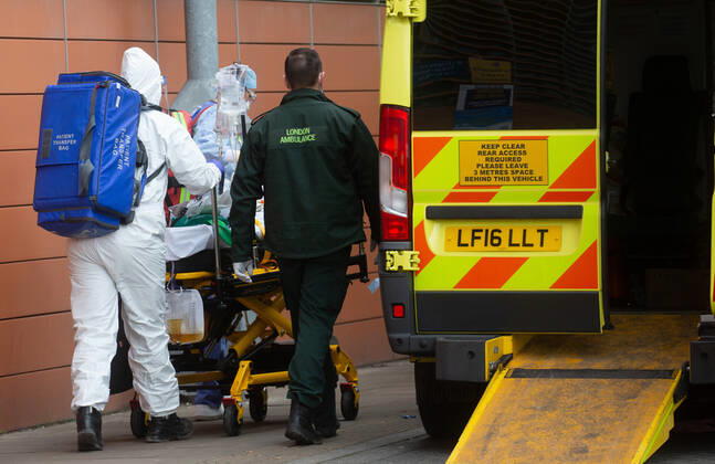 11 01 2021. London, United Kingdom. Lines of ambulances and a steady stream of patients arriving as the Covid-19 virus reaches a new peak. Royal London Hospital. Whitechapel.  Copyright: xMarkxThomasx xParsonsxMediax PAR-7018-0008