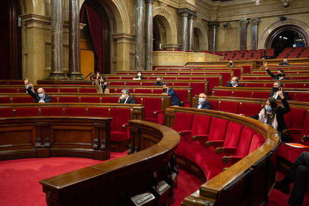 Voting during a session at the Diputacio Permanent del Parlament, in Barcelona, Catalonia, (Spain), on 13 January 2021. The session was convened to report on the latest measures taken to combat the coronavirus pandemic. 13 JANUARY 2021;COVID;PANDEMIC;CATALONIA;PARLAMENT David Zorrakino LagenciaEP 01 13 2021 Barcelona, (Catalonia) Barcelona, (Catalonia) Spain Copyright: xDavidxZorrakinox 3516087