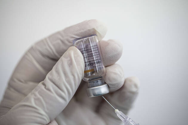 January 14, 2021, South Jakarta, Jakarta, Indonesia: Jakarta, Indonesia, 14 January 2021 : Do ctor put in vaccine from the tube to the syringe. Vaccination for health worker and front people in fighting covid19 at Jagakarsa Public Health Facility South Jakarta. Indonesia start vaccination covid19 begin 14 January 2021 with priority for health worker and front people in fighting covid19 South Jakarta Indonesia - ZUMAh128 20210114_zap_h128_001 Copyright: xDonalxHusnix