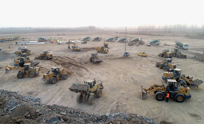 (210114) -- SHIJIAZHUANG, Jan. 14, 2021 -- Aerial photo shows the construction site of a centralized medical observation center in Shijiazhuang, capital of north China s Hebei Province, Jan. 14, 2021. Construction workers on Wednesday started building a centralized medical observation center in Shijiazhuang, where clustered COVID-19 cases occurred. The isolation center will likely cover 33 hectares of area near a village in Zhengding County, Shijiazhuang. Three integrated housing producers in Tangshan City, Hebei, have been entrusted to produce 3,000 makeshift wards for the center. Each ward has a space of 18 square meters. ) CHINA-HEBEI-SHIJIAZHUANG-ISOLATION CENTER-CONSTRUCTION (CN) YangxShiyao