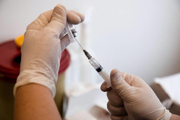 January 14, 2021, Ankara, Turkey: A nurse holds the vaccination syringe and China s Sinovac vaccine vial..China s Sinovac vaccine started to be applied to 81 cities in Turkey. In Ankara City Hospital, the vaccination was applied to the hospital staff first in order to protect them from possible Covid-19 infected patients. Ankara Turkey - ZUMAs197 20210114_zaa_s197_006 Copyright: xTunahanxTurhanx