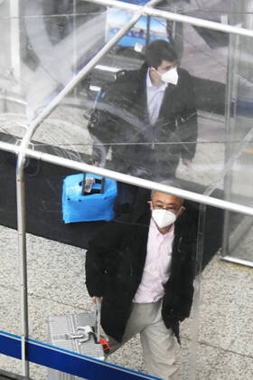 WHO team to investigate coronavirus origins in Wuhan Ken Maeda (front) of Japan s National Institute of Infectious Diseases arrives in Wuhan by air on Jan. 14, 2021, together with other members of a team of experts from the World Health Organization to investigate the origins of the novel coronavirus. The 10-member team is expected to conduct the research in Wuhan, where Chinese authorities reported the first coronavirus case in December 2019, for about two weeks, after being quarantined at a local hotel for about two weeks. 