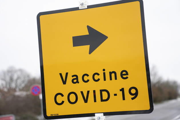 Foerste borger i Danmark bliver vaccineret med covid-19 vaccine fra Moderna i vaccinationscentret i Vejle torsdag den 14. januar 2021. Her et skilt uden for vaccinationsbygningen. , Vejle Denmark Copyright: FrankxCilius FrankxCiliusx COP102 spdk20210114-130502-L