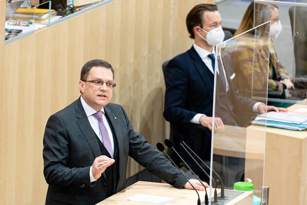Wien 14.01.2021, Hofburg, Wien, AUT, Parlament, Sondersitzung des Nationalrates zu Corona-Gesetz, Kocher-Vorstellung und Bundesministeriengesetz, im Bild August Woeginger (OeVP) during a meeting of the National Council about Corona Act, Kocher presentation, and Federal Ministries Act at the Hofburg palace in Vienna, Austria on 2021 01 14,