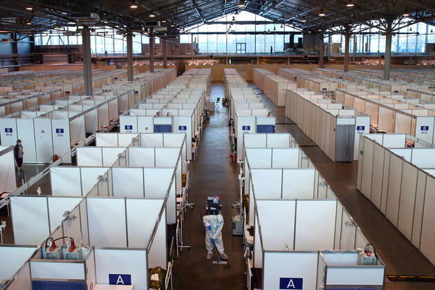 ST PETERSBURG, RUSSIA - JANUARY 14, 2021: Units in the Red Zone of a temporary infectious diseases hospital that treats COVID-19 patients at the Lenexpo Exhibition Complex. Peter Kovalev TASS  TS0F424D